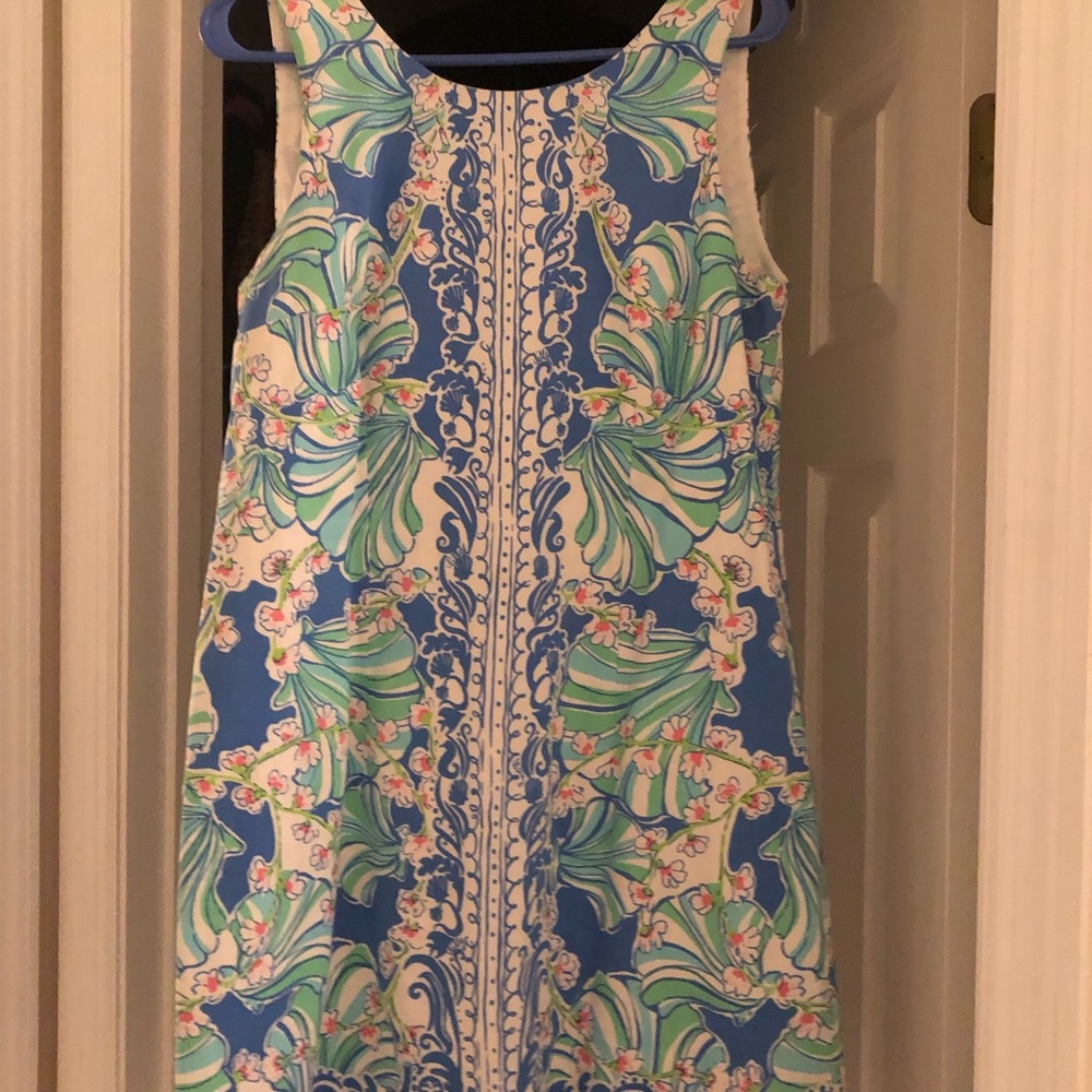 Adorable zip back Lilly. Great colors